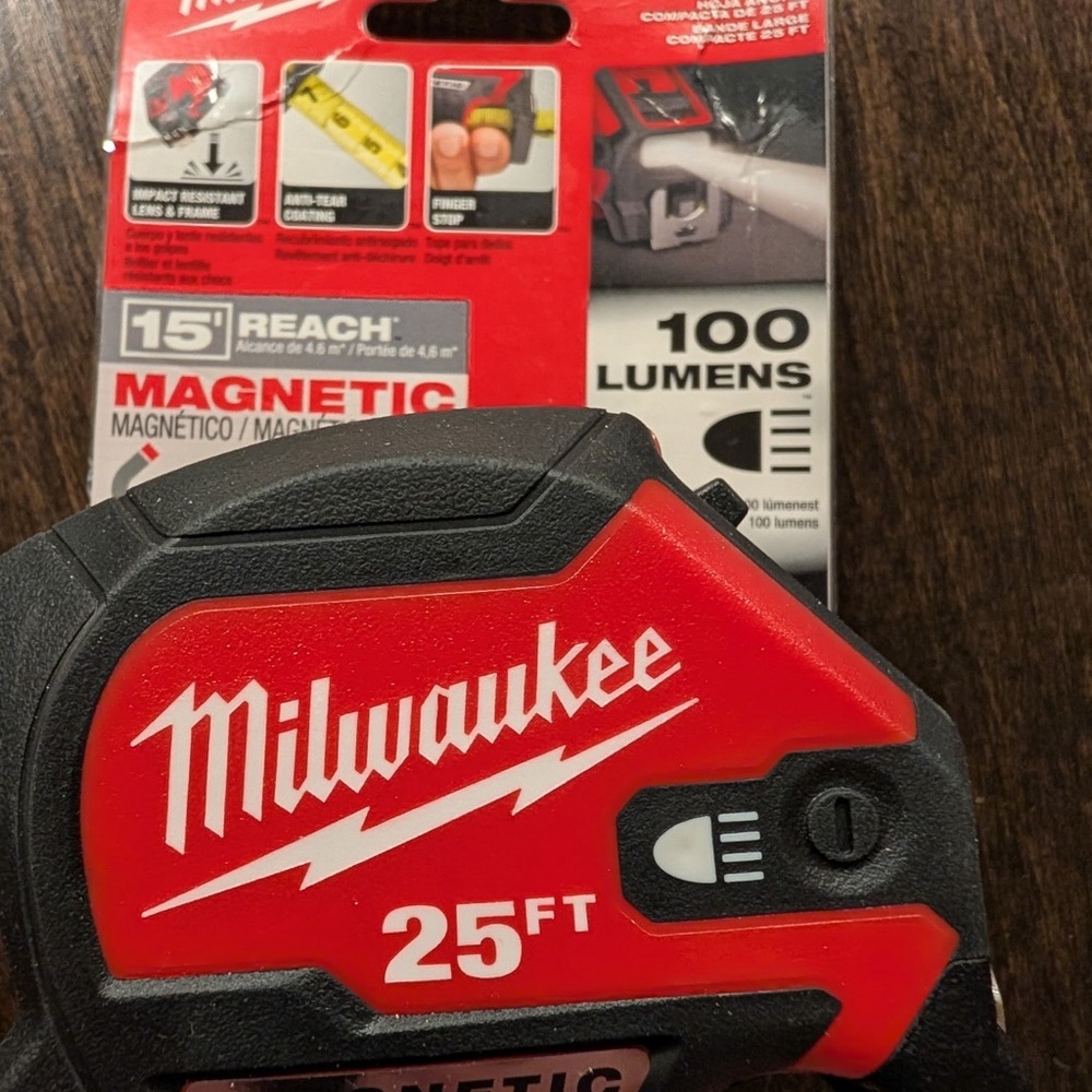 Milwaukee Red Magnetic Tape Measure 25FT